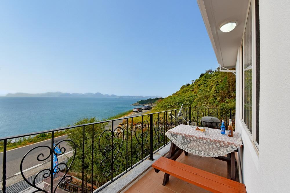 Namhae Bluemare Pension Exteriör bild