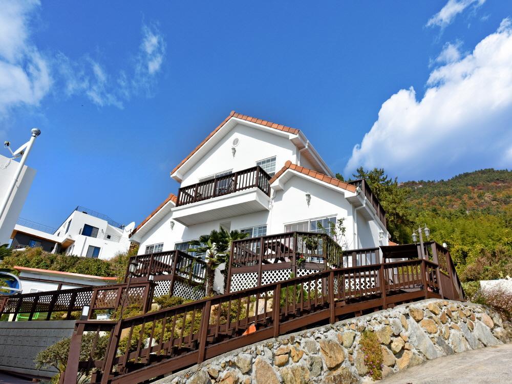 Namhae Bluemare Pension Exteriör bild