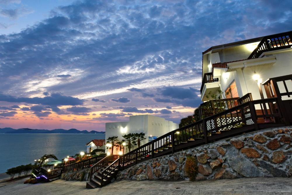 Namhae Bluemare Pension Exteriör bild