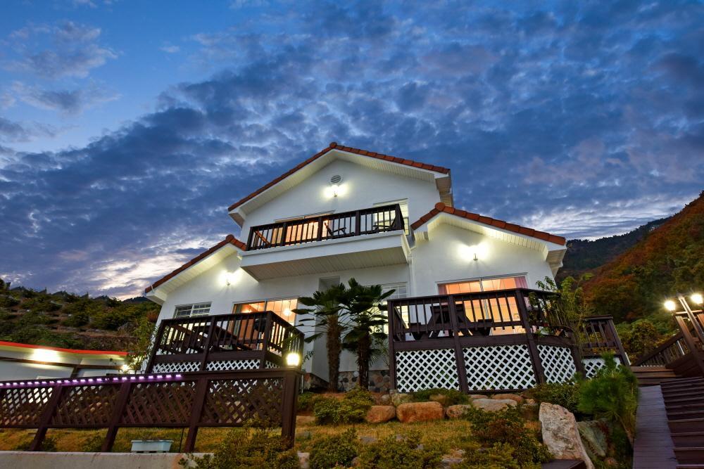 Namhae Bluemare Pension Exteriör bild