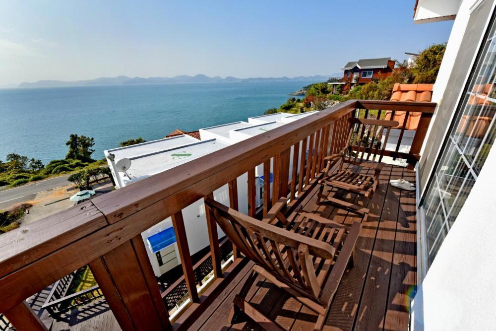 Namhae Bluemare Pension Exteriör bild