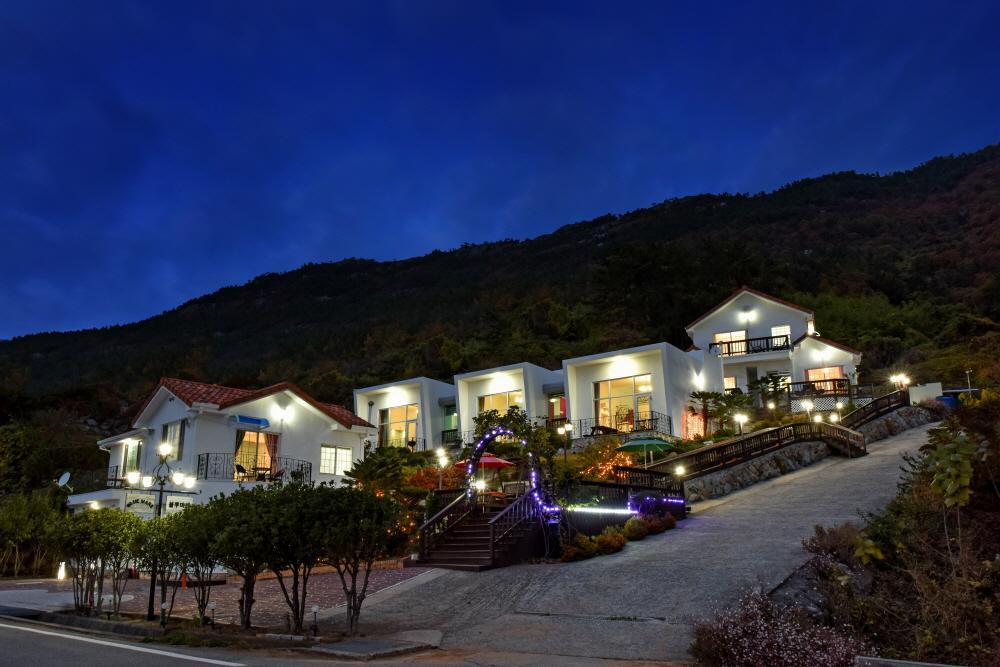 Namhae Bluemare Pension Exteriör bild