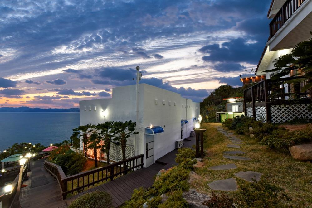 Namhae Bluemare Pension Exteriör bild